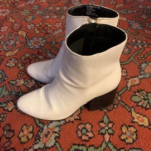 White booties sz 8